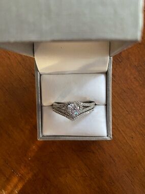 Elegant Sterling Silver/Cubic Zirconia Halo Heart Shaped Bridal Ring Set